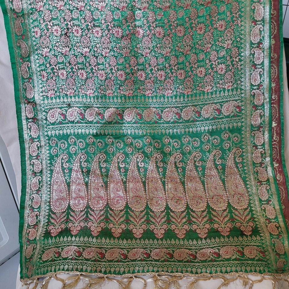 SILK Woven Table Runner - NWOT - Picture 4 of 8